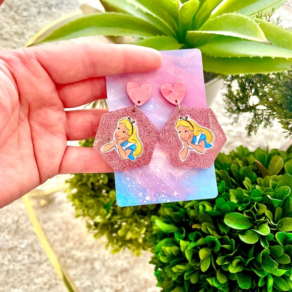 Alice In Wonderland Acrylic Earrings - Picture 4 of 5